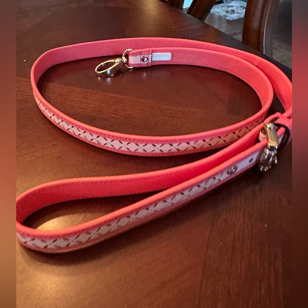 Henri Bendel Perforated Pink Coral Dog Leash in Mint Condition! NWOT